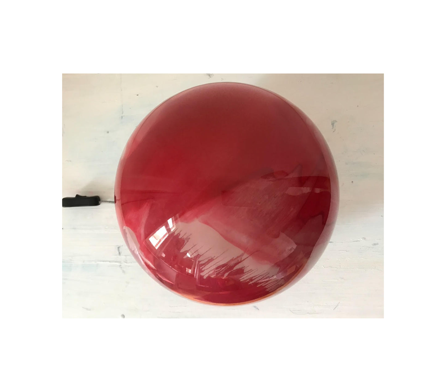 Katrin Thomas: "Leuchte 6 - Himbeereis im Schnee"